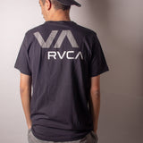 Camiseta RVCA Pin Clube - Preto